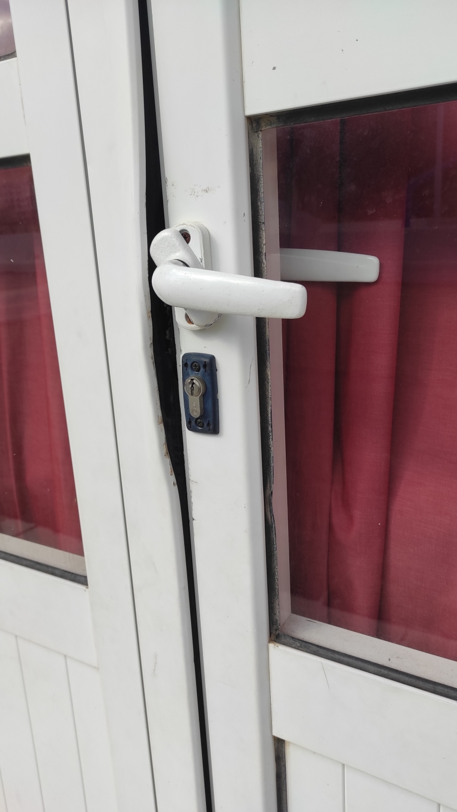 &Delta;ή&mu;&omicron;&sigmaf; &Sigma;&alpha;&rho;&omega;&nu;&iota;&kappa;&omicron;ύ: &Delta;&iota;ά&rho;&rho;&eta;&xi;&eta; &kappa;&alpha;&iota; &beta;&alpha;&nu;&delta;&alpha;&lambda;&iota;&sigma;&mu;&omicron;ί &sigma;&tau;&omicron; &Delta;&eta;&mu;&omicron;&tau;&iota;&kappa;ό &Sigma;&chi;&omicron;&lambda;&epsilon;ί&omicron; &Pi;&alpha;&lambda;&alpha;&iota;ά&sigmaf; &Phi;ώ&kappa;&alpha;&iota;&alpha;&sigmaf;