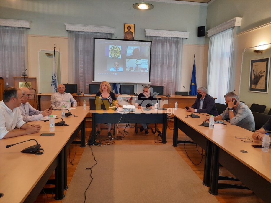 &Delta;&epsilon;&nu; &mu;&alpha;&sigmaf; &phi;&tau;ά&nu;&omicron;&upsilon;&nu; &tau;&alpha; &sigma;&kappa;&omicron;&upsilon;&pi;ί&delta;&iota;&alpha; &tau;&eta;&sigmaf; &Alpha;&tau;&tau;&iota;&kappa;ή&sigmaf;,&theta;&alpha; &phi;έ&rho;&omicron;&upsilon;&mu;&epsilon; &sigma;&tau;&eta; &Phi;&upsilon;&lambda;ή &kappa;&iota; &alpha;&upsilon;&tau;ά &tau;&eta;&sigmaf; &Epsilon;ύ&beta;&omicron;&iota;&alpha;&sigmaf;; (&beta;ί&nu;&tau;&epsilon;&omicron;)