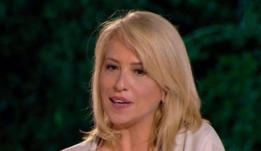 &Alpha;&theta;ώ&alpha; &eta; &Rho;έ&nu;&alpha; &Delta;&omicron;ύ&rho;&omicron;&upsilon; &gamma;&iota;&alpha; &tau;&eta;&nu; &pi;&lambda;&eta;&mu;&mu;ύ&rho;&alpha; &sigma;&tau;&eta; &Mu;ά&nu;&delta;&rho;&alpha;.