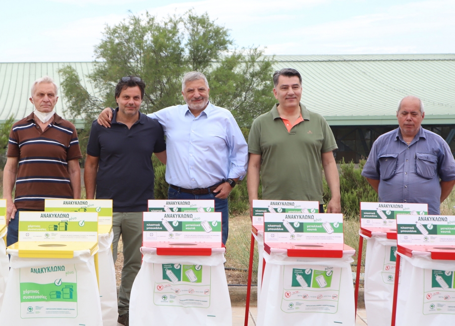 &Tau;έ&sigma;&sigma;&epsilon;&rho;&alpha; &alpha;&pi;&omicron;&rho;&rho;&iota;&mu;&mu;&alpha;&tau;&omicron;&phi;ό&rho;&alpha; &kappa;&alpha;&iota; 900 &kappa;&alpha;&phi;έ &kappa;ά&delta;&omicron;&upsilon;&sigmaf; &alpha;&nu;&alpha;&kappa;ύ&kappa;&lambda;&omega;&sigma;&eta;&sigmaf; &pi;&alpha;&rho;έ&lambda;&alpha;&beta;&epsilon; &omicron; &Delta;ή&mu;&omicron;&sigmaf; &Gamma;&alpha;&lambda;&alpha;&tau;&sigma;ί&omicron;&upsilon;