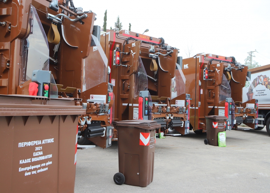 Τέσσερα απορριμματοφόρα και 900 καφέ κάδους ανακύκλωσης παρέλαβε ο Δήμος Γαλατσίου