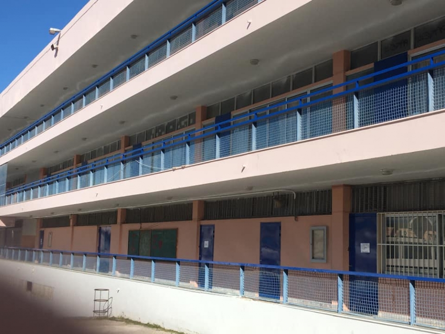 "&Kappa;ά&nu;&omicron;&upsilon;&mu;&epsilon; &epsilon;&nu;&tau;&alpha;&tau;&iota;&kappa;έ&sigmaf; &epsilon;&rho;&gamma;&alpha;&sigma;&iota;&epsilon;&sigmaf; &sigma;&tau;&alpha; &sigma;&chi;&omicron;&lambda;&epsilon;ί&alpha;" &lambda;έ&epsilon;&iota; &omicron; &Delta;ή&mu;&omicron;&sigmaf; &sigma;&tau;&omicron;&nu; &alpha;&pi;ό&eta;&chi;&omicron; &tau;&eta;&sigmaf; &kappa;&alpha;&tau;ά&rho;&rho;&epsilon;&upsilon;&sigma;&eta;&sigmaf; &tau;&omicron;&upsilon; &sigma;&tau;&epsilon;&gamma;ά&sigma;&tau;&rho;&omicron;&upsilon;