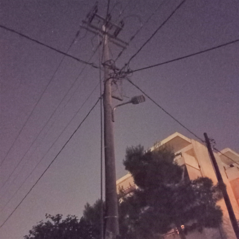 &Sigma;&tau;&alpha; &ldquo;&sigma;&kappa;&omicron;&tau;ά&delta;&iota;&alpha;&rdquo; &eta; &Kappa;&omicron;&nu;&delta;&upsilon;&lambda;ά&kappa;&eta; &gamma;&iota;&alpha; &epsilon;&nu;ά&mu;&iota;&sigma;&eta; &mu;ή&nu;&alpha;  (&phi;&omega;&tau;&omicron;&gamma;&rho;&alpha;&phi;ί&epsilon;&sigmaf;)