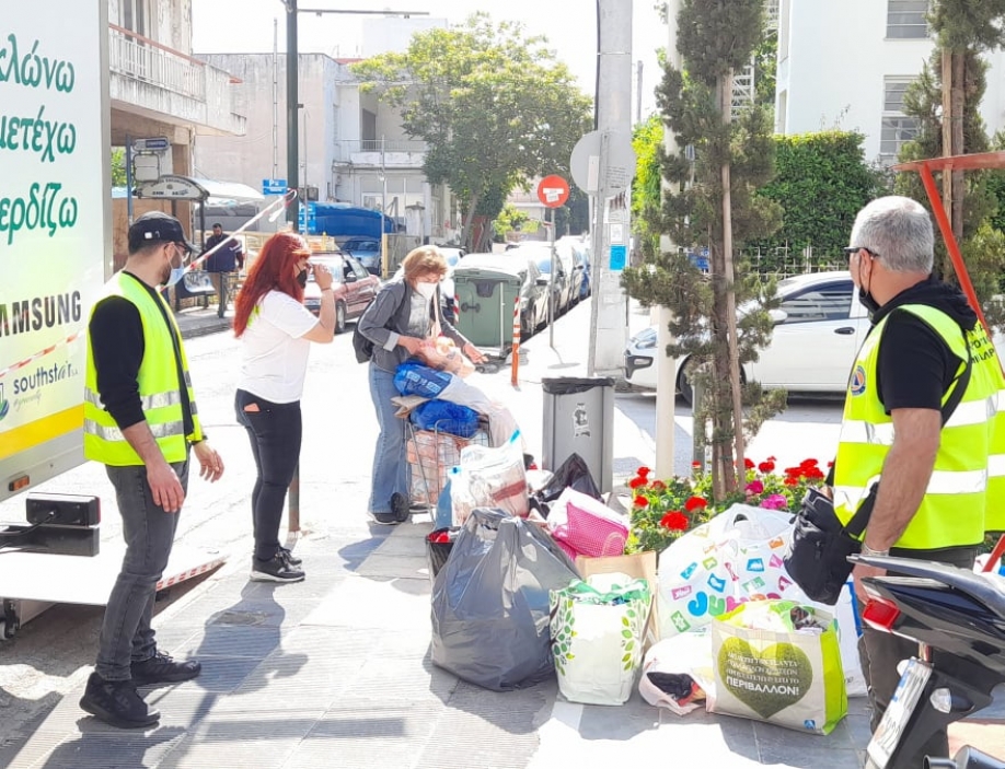 Ολοκληρώθηκε η δράση συγκέντρωσης ανθρωπιστικής βοήθειας για την Ουκρανία στο Δήμο Χαλανδρίου