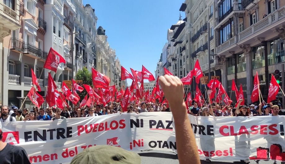 &ldquo;&Nu;o a la OTAN&rdquo; &ndash; &Alpha;&nu;&tau;&iota;&pi;&omicron;&lambda;&epsilon;&mu;&iota;&kappa;έ&sigmaf; &delta;&iota;&alpha;&delta;&eta;&lambda;ώ&sigma;&epsilon;&iota;&sigmaf; &sigma;ή&mu;&epsilon;&rho;&alpha; &sigma;&epsilon; ό&lambda;&eta; &tau;&eta; &chi;ώ&rho;&alpha;