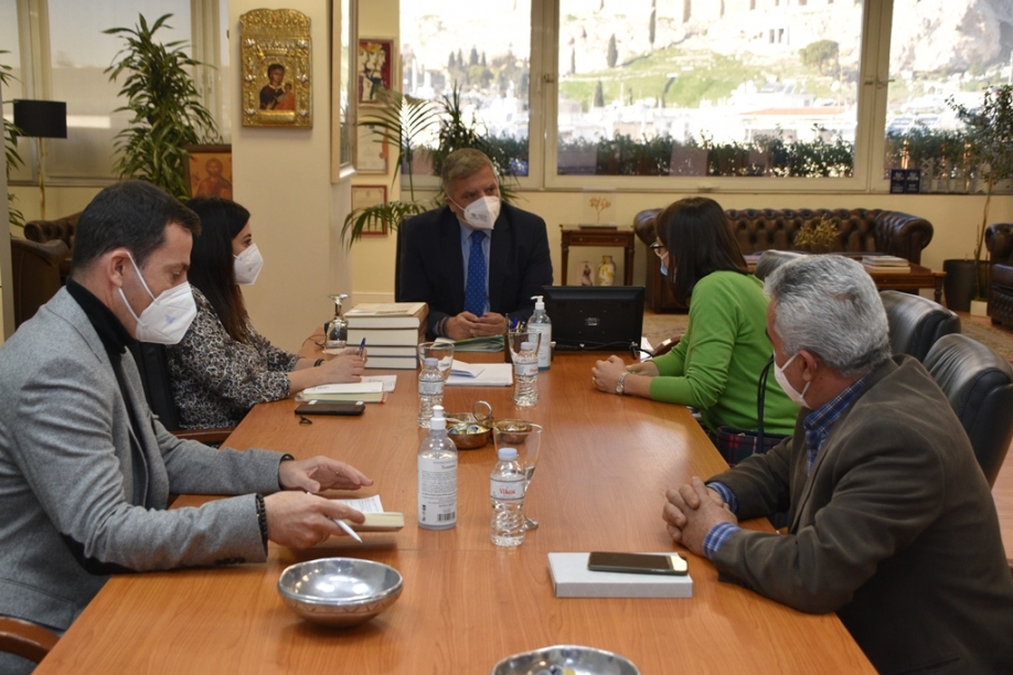 &Sigma;&upsilon;&nu;ά&nu;&tau;&eta;&sigma;&eta; &tau;&omicron;&upsilon; &Pi;&epsilon;&rho;&iota;&phi;&epsilon;&rho;&epsilon;&iota;ά&rho;&chi;&eta; &Alpha;&tau;&tau;&iota;&kappa;ή&sigmaf; &Gamma;. &Pi;&alpha;&tau;&omicron;ύ&lambda;&eta; &mu;&epsilon; &tau;&eta; &Delta;ή&mu;&alpha;&rho;&chi;&omicron; &Alpha;&gamma;ί&omicron;&upsilon; &Delta;&eta;&mu;&eta;&tau;&rho;ί&omicron;&upsilon; &Mu;. &Alpha;&nu;&delta;&rho;&omicron;ύ&tau;&sigma;&omicron;&upsilon;