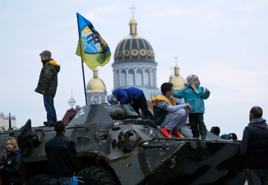 &Pi;ό&lambda;&epsilon;&mu;&omicron;&sigmaf; &sigma;&tau;&eta;&nu; &Omicron;&upsilon;&kappa;&rho;&alpha;&nu;ί&alpha;: &Pi;ό&sigma;&omicron; &nu;&alpha;&zeta;&iota;&sigma;&tau;&iota;&kappa;ό &epsilon;ί&nu;&alpha;&iota; &tau;&omicron; &Tau;ά&gamma;&mu;&alpha; &Alpha;&zeta;ό&phi;;