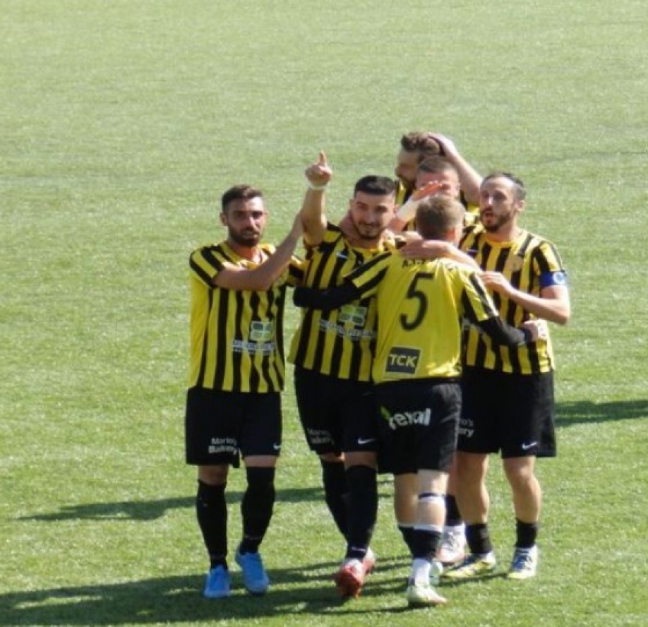 &Pi;&alpha;&lambda;&lambda;&eta;&kappa;&alpha;&rho;ί&sigma;&iota;&alpha; &nu;ί&kappa;&eta; &kappa;&alpha;&iota; &pi;&alpha;&nu;ά&xi;&iota;&alpha; ά&nu;&omicron;&delta;&omicron;&sigmaf; &sigma;&tau;&eta; &Gamma;' &Epsilon;&theta;&nu;&iota;&kappa;ή &gamma;&iota;&alpha; &tau;&omicron;&nu; &iota;&sigma;&tau;&omicron;&rho;&iota;&kappa;ό &Beta;ύ&zeta;&alpha;&nu;&tau;&alpha; &Mu;&epsilon;&gamma;ά&rho;&omega;&nu;, 4-1 &epsilon;&kappa;&tau;ό&sigmaf; &tau;&eta;&nu; &Epsilon;&lambda;&lambda;ά&delta;&alpha; &Pi;&omicron;&nu;&tau;ί&omega;&nu;