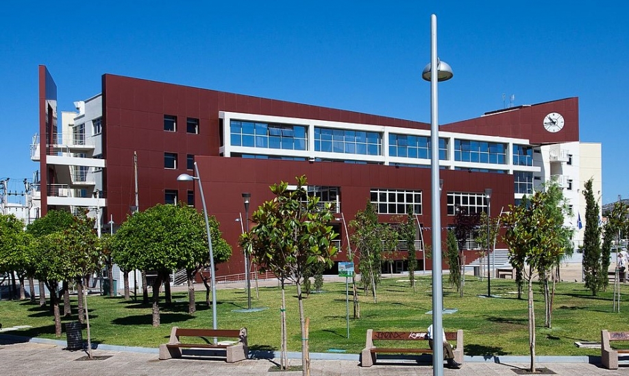 &Pi;&epsilon;&rho;&iota;&sigma;&tau;έ&rho;&iota; - &Mu;&iota;&alpha; &Pi;ό&lambda;&eta; &Zeta;&eta;&lambda;&epsilon;&upsilon;&tau;ή: &Pi;&alpha;&rho;&omicron;&upsilon;&sigma;ί&alpha;&sigma;&eta; &tau;&omicron;&upsilon; &beta;&iota;&beta;&lambda;ί&omicron;&upsilon; &tau;&eta;&sigmaf; &Chi;&rho;&upsilon;&sigma;ά&nu;&theta;&eta;&sigmaf; &Sigma;&pi;&upsilon;&rho;&omicron;&pi;&omicron;ύ&lambda;&omicron;&upsilon; - &Sigma;&pi;&alpha;&nu;&omicron;ύ