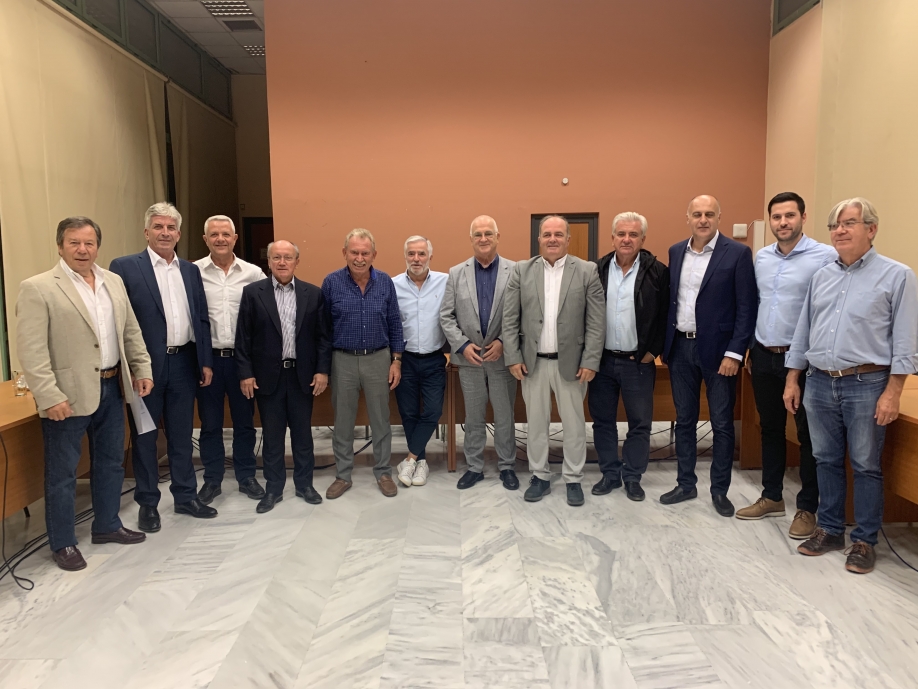 &Sigma;&upsilon;&nu;ά&nu;&tau;&eta;&sigma;&eta; &delta;&eta;&mu;ά&rho;&chi;&omega;&nu; &Alpha;&nu;&alpha;&tau;&omicron;&lambda;&iota;&kappa;ή&sigmaf; &Alpha;&tau;&tau;&iota;&kappa;ή&sigmaf; &sigma;&tau;&omicron; &delta;&eta;&mu;&alpha;&rho;&chi;&epsilon;ί&omicron; &Sigma;&alpha;&rho;&omega;&nu;&iota;&kappa;&omicron;ύ &mu;&epsilon; &theta;έ&mu;&alpha; &tau;&eta;&nu; &epsilon;&nu;&epsilon;&rho;&gamma;&epsilon;&iota;&alpha;&kappa;ή &kappa;&alpha;&iota; &omicron;&iota;&kappa;&omicron;&nu;&omicron;&mu;&iota;&kappa;ή &kappa;&rho;ί&sigma;&eta;.