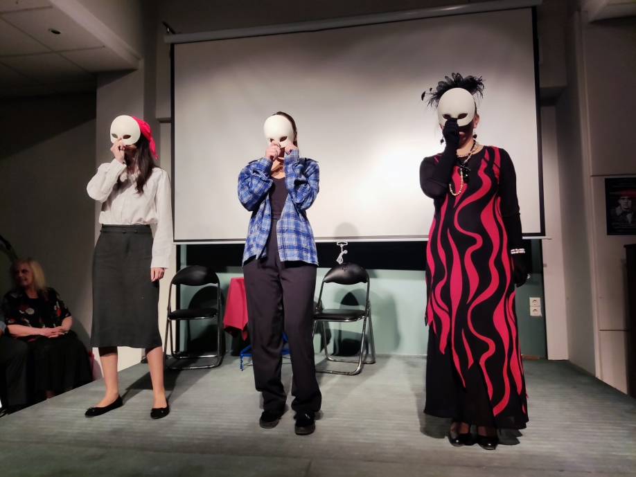 &Iota;&omega;&nu;&iota;&kappa;ό&sigmaf; &Sigma;ύ&nu;&delta;&epsilon;&sigma;&mu;&omicron;&sigmaf;: &Alpha;&phi;&iota;έ&rho;&omega;&mu;&alpha; &sigma;&tau;&omicron;&nu; &Beta;&lambda;&alpha;&nu;&tau;&iota;&mu;ί&rho; &Mu;&alpha;&gamma;&iota;&alpha;&kappa;ό&phi;&sigma;&kappa;&iota;