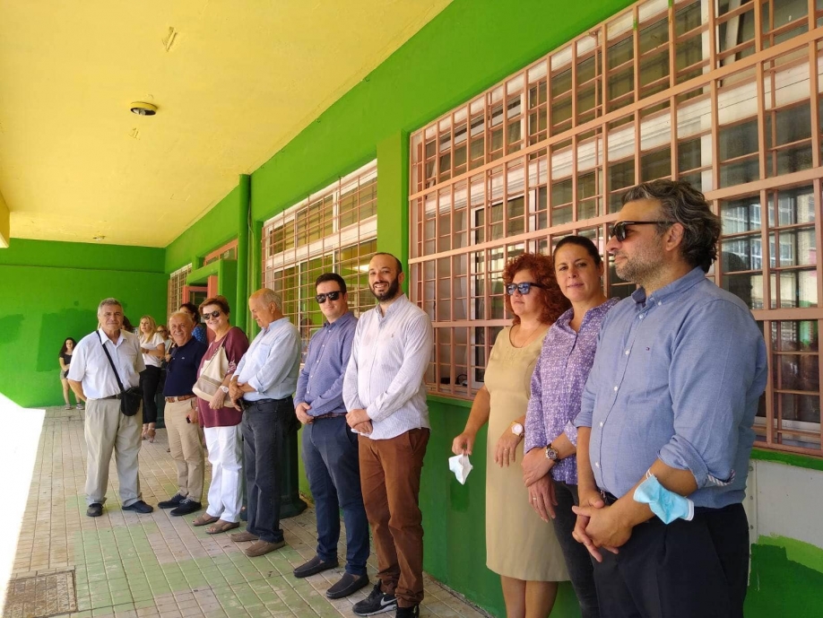 &Delta;ή&mu;&omicron;&sigmaf; &Mu;&pi;&rho;&omicron;&sigma;&tau;ά: &Delta;ί&pi;&lambda;&alpha; &sigma;&tau;&omicron;&upsilon;&sigmaf; &mu;&alpha;&theta;&eta;&tau;έ&sigmaf; &alpha;&pi;ό &tau;&omicron; &pi;&rho;ώ&tau;&omicron;... &kappa;&omicron;&upsilon;&delta;&omicron;ύ&nu;&iota;