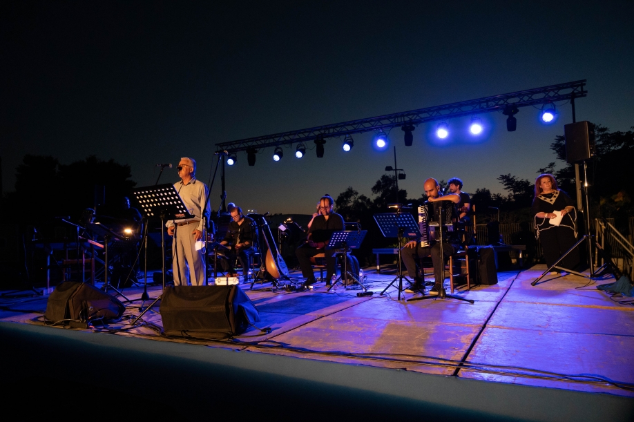 &Pi;&rho;&alpha;&gamma;&mu;&alpha;&tau;&omicron;&pi;&omicron;&iota;ή&theta;&eta;&kappa;&epsilon; &eta; &Sigma;&upsilon;&nu;&alpha;&upsilon;&lambda;ί&alpha; &Mu;&nu;ή&mu;&eta;&sigmaf; &gamma;&iota;&alpha; &tau;&alpha; 100 &Chi;&rho;ό&nu;&iota;&alpha; &alpha;&pi;ό &tau;&eta;&nu; &Mu;&iota;&kappa;&rho;&alpha;&sigma;&iota;&alpha;&tau;&iota;&kappa;ή &Kappa;&alpha;&tau;&alpha;&sigma;&tau;&rho;&omicron;&phi;ή