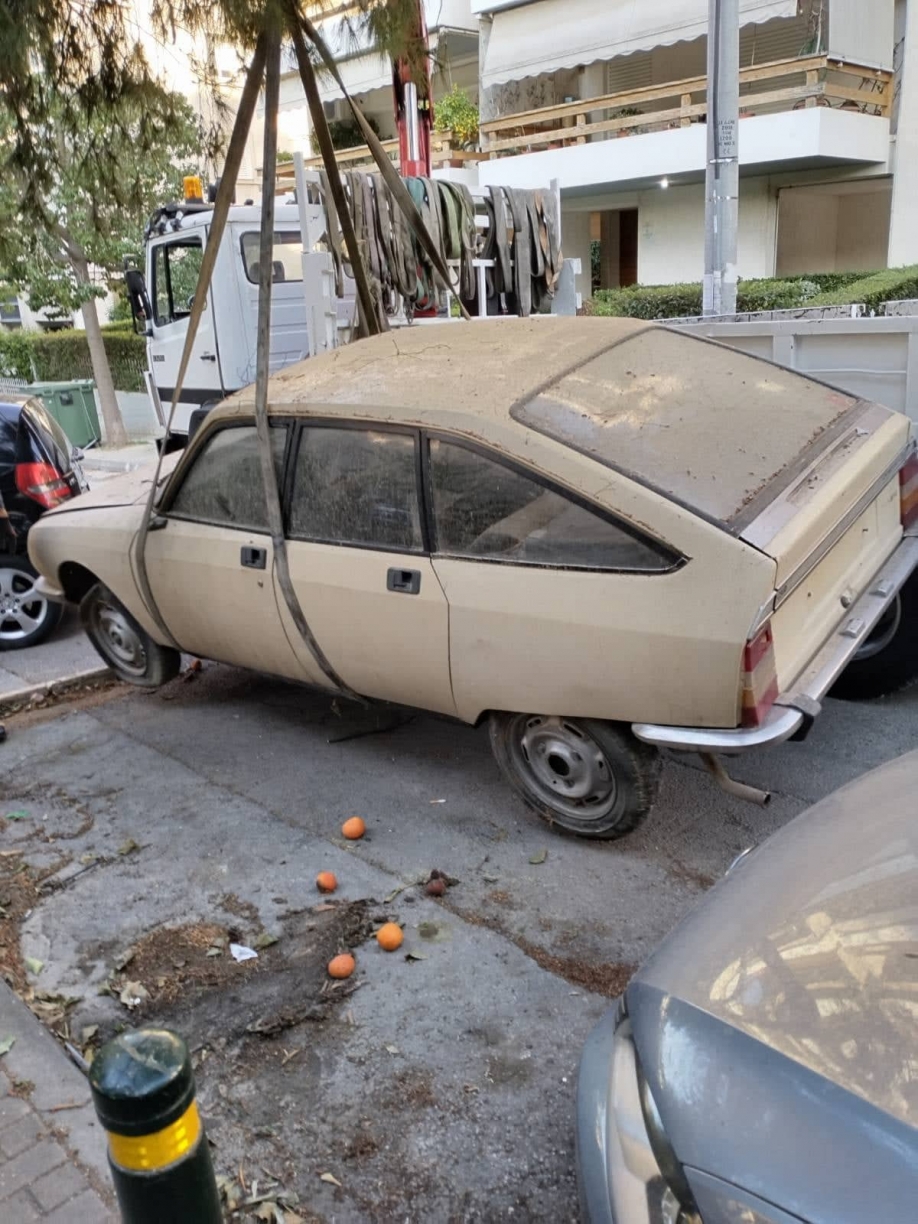 Συνεχίζεται η περισυλλογή εγκαταλελειμμένων οχημάτων από τον Δήμο Λυκόβρυσης- Πεύκης