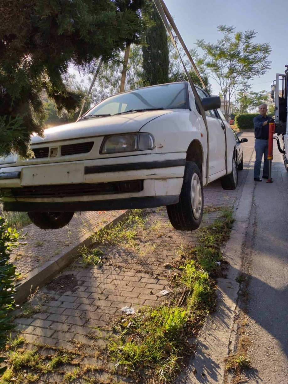 Συνεχίζεται η περισυλλογή εγκαταλελειμμένων οχημάτων από τον Δήμο Λυκόβρυσης- Πεύκης