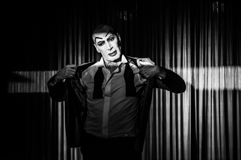 &Mu;&Epsilon;&Phi;&Iota;&Sigma;&Tau;&Omicron;: &Pi;&alpha;&rho;ά&tau;&alpha;&sigma;&eta; &pi;&alpha;&rho;&alpha;&sigma;&tau;ά&sigma;&epsilon;&omega;&nu;