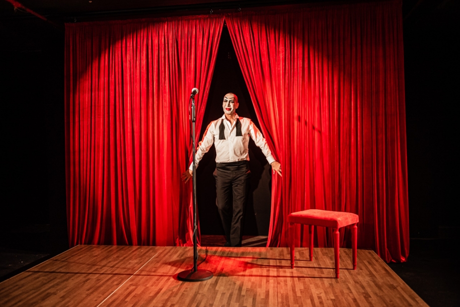 &Mu;&Epsilon;&Phi;&Iota;&Sigma;&Tau;&Omicron;: &Pi;&alpha;&rho;ά&tau;&alpha;&sigma;&eta; &pi;&alpha;&rho;&alpha;&sigma;&tau;ά&sigma;&epsilon;&omega;&nu;