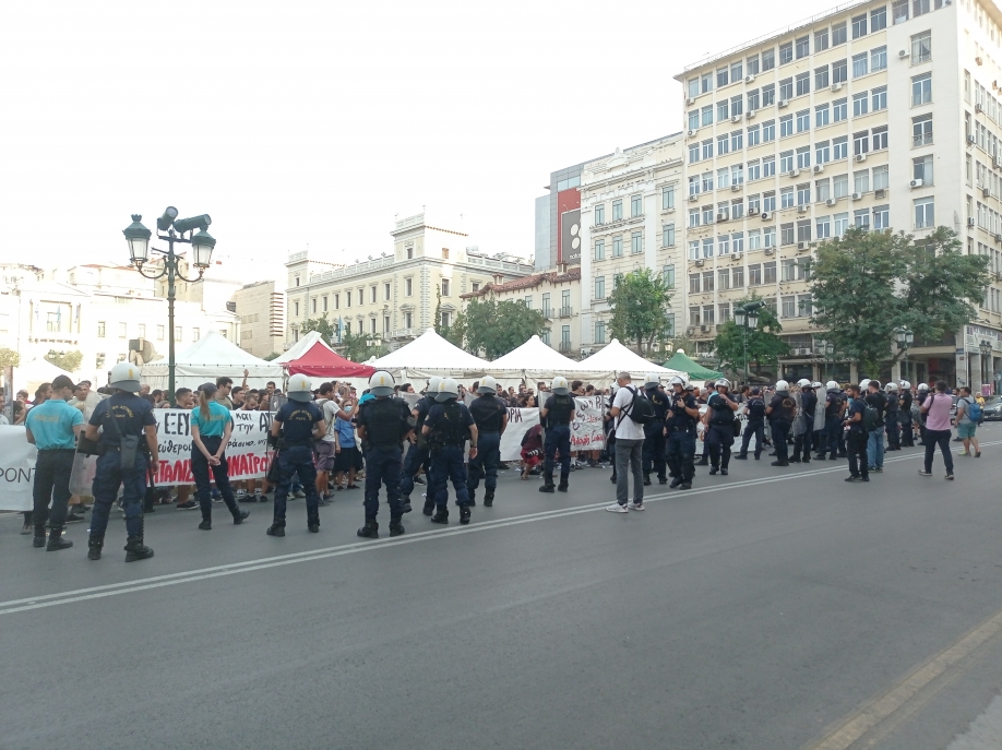 Μαζική συγκέντρωση για το μετρό στα Εξάρχεια (video)