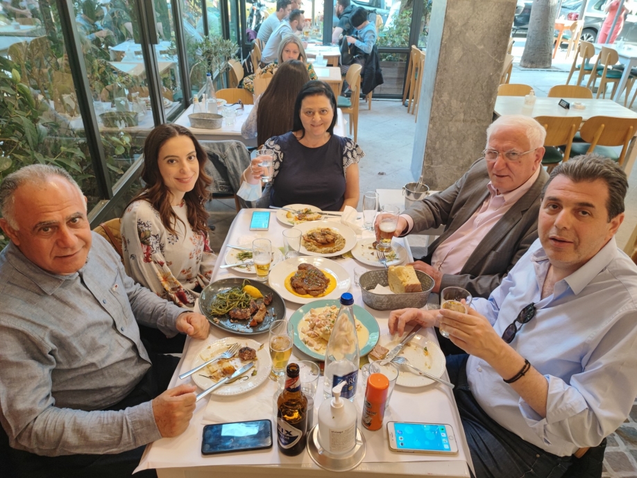 &Omicron; &Pi;&alpha;&nu;&alpha;&gamma;&iota;ώ&tau;&eta;&sigmaf; &Iota;&omega;ά&nu;&nu;&omicron;&upsilon; &sigma;&upsilon;&nu;&alpha;&nu;&tau;ή&theta;&eta;&kappa;&epsilon; &mu;&epsilon; &tau;&omicron;&nu; &Delta;ή&mu;&alpha;&rho;&chi;&omicron; &Sigma;&tau;&rho;&omicron;&beta;ό&lambda;&omicron;&upsilon; &Kappa;ύ&pi;&rho;&omicron;&upsilon;