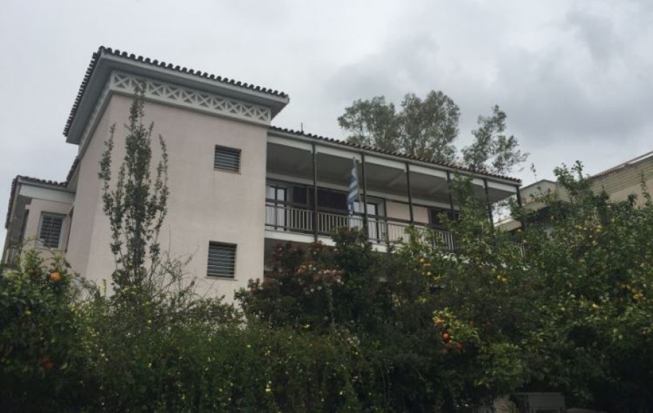 &Alpha;&gamma;ί&alpha; &Pi;&alpha;&rho;&alpha;&sigma;&kappa;&epsilon;&upsilon;ή - &Mu;&iota;&alpha; &Gamma;&epsilon;&nu;&iota;ά &Mu;&pi;&rho;&omicron;&sigma;&tau;ά: &Epsilon;&pi;ί&sigma;&kappa;&epsilon;&psi;&eta; &sigma;&tau;&eta;&nu; &Sigma;&tau;έ&gamma;&eta; &Kappa;&omicron;&rho;&iota;&tau;&sigma;&iota;&omicron;ύ &kappa;&alpha;&iota; &pi;&alpha;&rho;ά&delta;&omicron;&sigma;&eta; &pi;&alpha;&sigma;&chi;&alpha;&lambda;&iota;&nu;ώ&nu; &alpha;&upsilon;&gamma;ώ&nu; &kappa;&alpha;&iota; &tau;&sigma;&omicron;&upsilon;&rho;&epsilon;&kappa;&iota;ώ&nu;