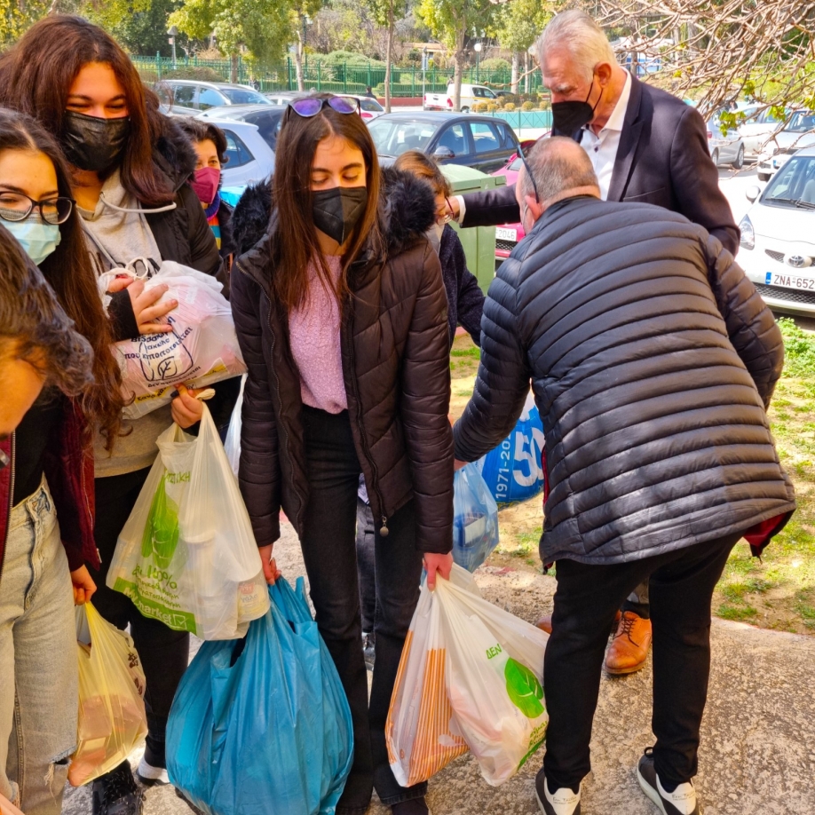 &Tau;&epsilon;&rho;ά&sigma;&tau;&iota;&alpha; &pi;&rho;&omicron;&sigma;&phi;&omicron;&rho;ά &alpha;&nu;&theta;&rho;&omega;&pi;&iota;&sigma;&tau;&iota;&kappa;ή&sigmaf; &beta;&omicron;ή&theta;&epsilon;&iota;&alpha;&sigmaf; &tau;&omega;&nu; &Pi;&epsilon;&rho;&iota;&sigma;&tau;&epsilon;&rho;&iota;&omega;&tau;ώ&nu; &pi;&rho;&omicron;&sigmaf; &tau;&omicron;&nu; &Omicron;&upsilon;&kappa;&rho;&alpha;&nu;&iota;&kappa;ό &lambda;&alpha;ό