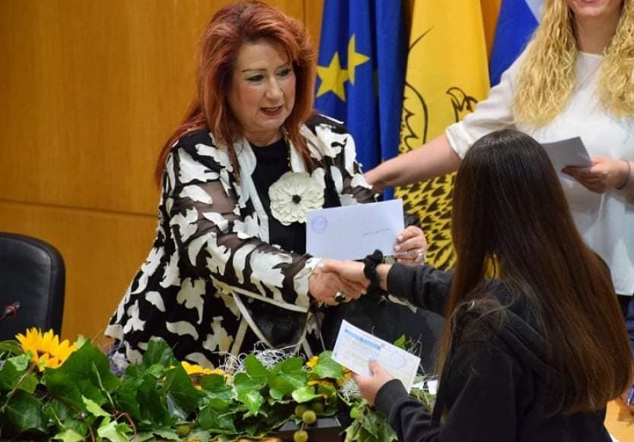 "&Mu;&alpha;ϊ&mu;&omicron;&upsilon;&delta;&iota;έ&sigmaf;" &kappa;&alpha;&iota; &mu;&epsilon; &tau;&omicron; ΄Ί&delta;&rho;&upsilon;&mu;&alpha; &Beta;&upsilon;&zeta;ί&omicron;&upsilon;;