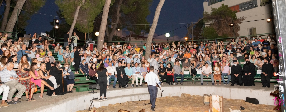 &Pi;&lambda;ή&theta;&omicron;&sigmaf; &kappa;ό&sigma;&mu;&omicron;&upsilon; &sigma;&tau;&eta;&nu; &pi;&rho;&epsilon;&mu;&iota;έ&rho;&alpha; &tau;&eta;&sigmaf; &pi;&alpha;&rho;ά&sigma;&tau;&alpha;&sigma;&eta;&sigmaf; &laquo;&Phi;&iota;&lambda;&iota;ώ &Chi;&alpha;ϊ&delta;&epsilon;&mu;έ&nu;&omicron;&upsilon;&raquo; &sigma;&tau;&eta; &Nu;. &Phi;&iota;&lambda;&alpha;&delta;έ&lambda;&phi;&epsilon;&iota;&alpha;