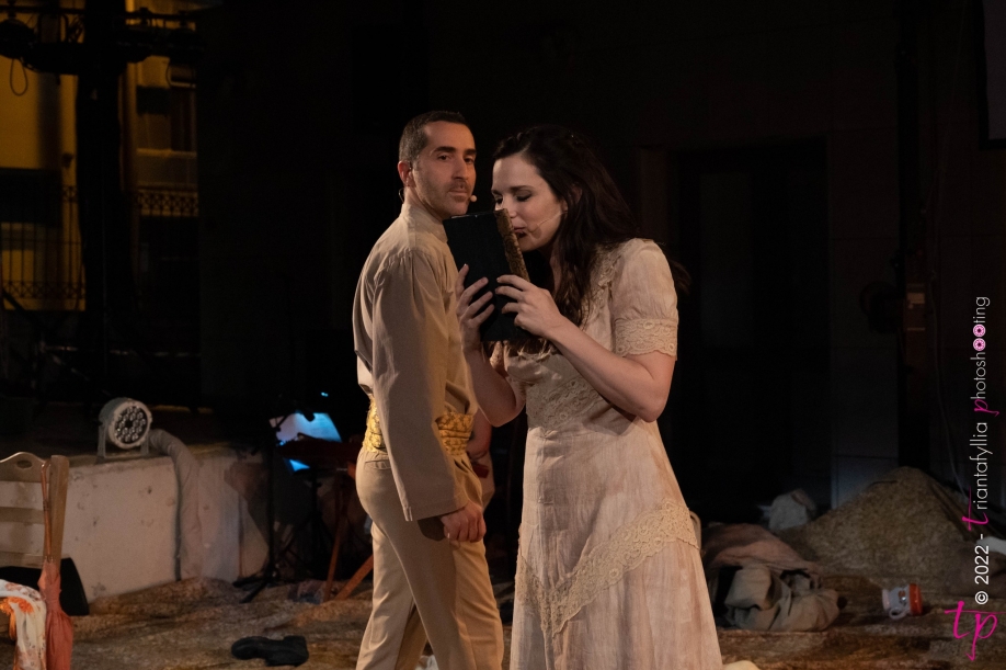 &Pi;&lambda;ή&theta;&omicron;&sigmaf; &kappa;ό&sigma;&mu;&omicron;&upsilon; &sigma;&tau;&eta;&nu; &pi;&rho;&epsilon;&mu;&iota;έ&rho;&alpha; &tau;&eta;&sigmaf; &pi;&alpha;&rho;ά&sigma;&tau;&alpha;&sigma;&eta;&sigmaf; &laquo;&Phi;&iota;&lambda;&iota;ώ &Chi;&alpha;ϊ&delta;&epsilon;&mu;έ&nu;&omicron;&upsilon;&raquo; &sigma;&tau;&eta; &Nu;. &Phi;&iota;&lambda;&alpha;&delta;έ&lambda;&phi;&epsilon;&iota;&alpha;