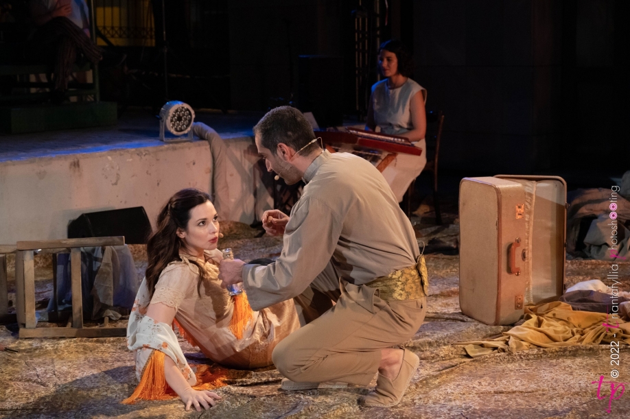 &Pi;&lambda;ή&theta;&omicron;&sigmaf; &kappa;ό&sigma;&mu;&omicron;&upsilon; &sigma;&tau;&eta;&nu; &pi;&rho;&epsilon;&mu;&iota;έ&rho;&alpha; &tau;&eta;&sigmaf; &pi;&alpha;&rho;ά&sigma;&tau;&alpha;&sigma;&eta;&sigmaf; &laquo;&Phi;&iota;&lambda;&iota;ώ &Chi;&alpha;ϊ&delta;&epsilon;&mu;έ&nu;&omicron;&upsilon;&raquo; &sigma;&tau;&eta; &Nu;. &Phi;&iota;&lambda;&alpha;&delta;έ&lambda;&phi;&epsilon;&iota;&alpha;