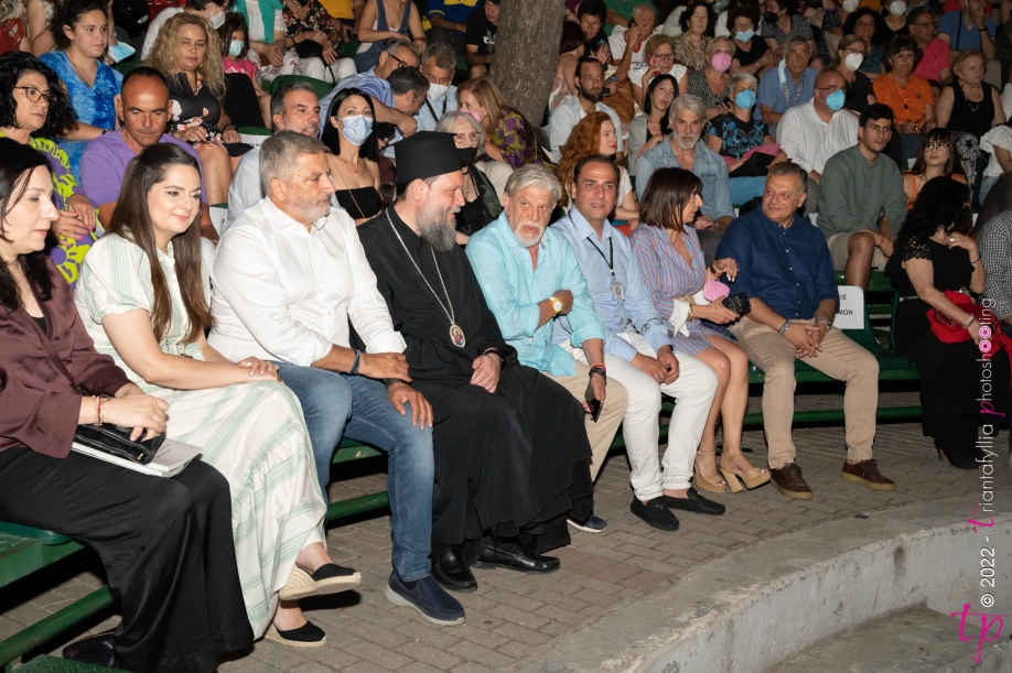 &Pi;&lambda;ή&theta;&omicron;&sigmaf; &kappa;ό&sigma;&mu;&omicron;&upsilon; &sigma;&tau;&eta;&nu; &pi;&rho;&epsilon;&mu;&iota;έ&rho;&alpha; &tau;&eta;&sigmaf; &pi;&alpha;&rho;ά&sigma;&tau;&alpha;&sigma;&eta;&sigmaf; &laquo;&Phi;&iota;&lambda;&iota;ώ &Chi;&alpha;ϊ&delta;&epsilon;&mu;έ&nu;&omicron;&upsilon;&raquo; &sigma;&tau;&eta; &Nu;. &Phi;&iota;&lambda;&alpha;&delta;έ&lambda;&phi;&epsilon;&iota;&alpha;