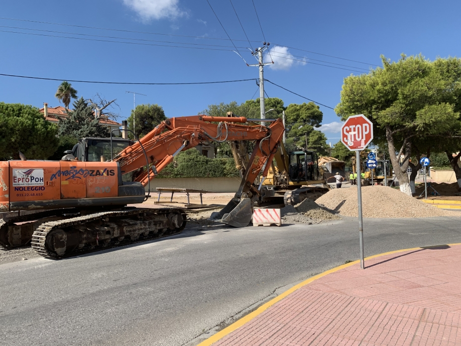 &Delta;ή&mu;&omicron;&sigmaf; &Sigma;&alpha;&rho;&omega;&nu;&iota;&kappa;&omicron;ύ: &Sigma;&upsilon;&nu;&epsilon;&chi;ί&zeta;&omicron;&nu;&tau;&alpha;&iota; &omicron;&iota; &epsilon;&rho;&gamma;&alpha;&sigma;ί&epsilon;&sigmaf; &tau;&omicron;&upsilon; &alpha;&pi;&omicron;&chi;&epsilon;&tau;&epsilon;&upsilon;&tau;&iota;&kappa;&omicron;ύ &delta;&iota;&kappa;&tau;ύ&omicron;&upsilon; &sigma;&tau;&alpha; &Kappa;&alpha;&lambda;ύ&beta;&iota;&alpha;, &xi;&epsilon;&kappa;&iota;&nu;&omicron;ύ&nu; &tau;&alpha; έ&rho;&gamma;&alpha; &sigma;&tau;&omicron;&nu; &Kappa;&omicron;&upsilon;&beta;&alpha;&rho;ά