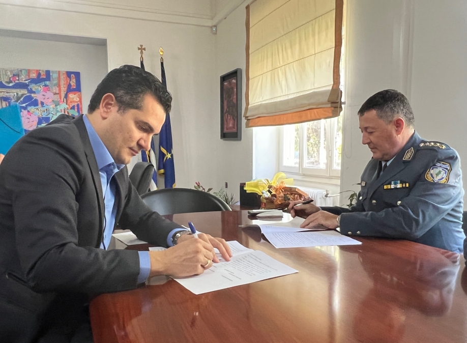 &Delta;ή&mu;&omicron;&sigmaf; &Alpha;&gamma;ί&omega;&nu; &Alpha;&nu;&alpha;&rho;&gamma;ύ&rho;&omega;&nu; - &Kappa;&alpha;&mu;&alpha;&tau;&epsilon;&rho;&omicron;ύ: &Sigma;&tau;&eta;&nu; &tau;&epsilon;&lambda;&iota;&kappa;ή &epsilon;&upsilon;&theta;&epsilon;ί&alpha; &tau;&omicron; &Alpha;&sigma;&tau;&upsilon;&nu;&omicron;&mu;&iota;&kappa;ό &Tau;&mu;ή&mu;&alpha;