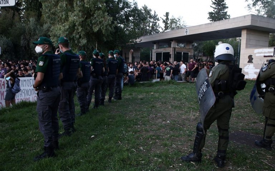 &Lambda;&alpha;ϊ&kappa;ή &Epsilon;&nu;ό&tau;&eta;&tau;&alpha;: &Eta; &pi;&alpha;&nu;&epsilon;&pi;&iota;&sigma;&tau;&eta;&mu;&iota;&alpha;&kappa;ή &alpha;&sigma;&tau;&upsilon;&nu;&omicron;&mu;ί&alpha; &delta;&epsilon;&nu; &theta;&alpha; &pi;&epsilon;&rho;ά&sigma;&epsilon;&iota;