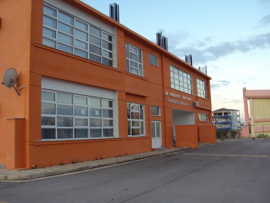 &Alpha;&pi;ί&sigma;&tau;&epsilon;&upsilon;&tau;&epsilon;&sigmaf; &epsilon;&iota;&kappa;ό&nu;&epsilon;&sigmaf;: Έ&pi;&epsilon;&sigma;&alpha;&nu; &kappa;&omicron;&mu;&mu;ά&tau;&iota;&alpha; &tau;&eta;&sigmaf; &omicron;&rho;&omicron;&phi;ή&sigmaf; &sigma;&epsilon; &sigma;&chi;&omicron;&lambda;&epsilon;ί&omicron; (video)