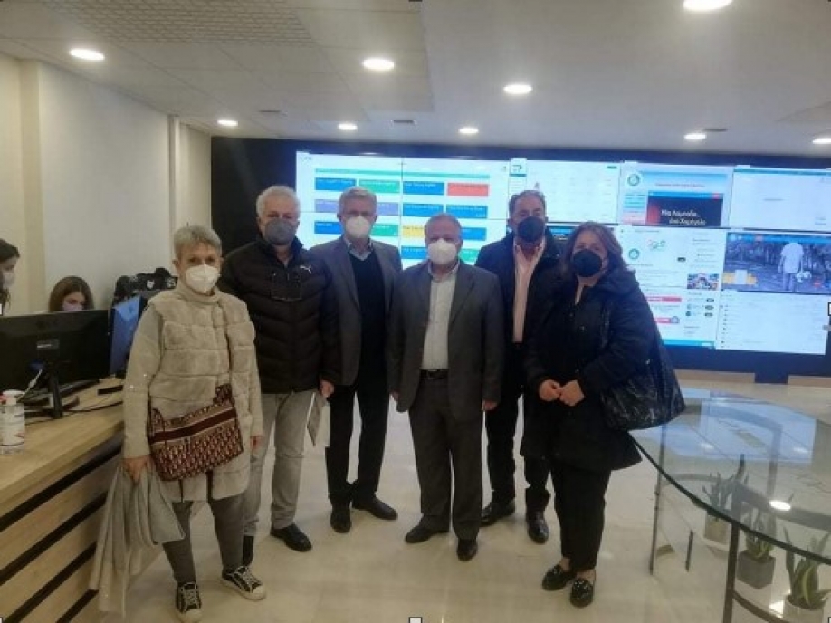 &Sigma;&tau;&omicron; "&Chi;&alpha;&mu;ό&gamma;&epsilon;&lambda;&omicron; &tau;&omicron;&upsilon; &pi;&alpha;&iota;&delta;&iota;&omicron;ύ" &eta; &pi;&alpha;&rho;ά&tau;&alpha;&xi;&eta; &tau;&omicron;&upsilon; &Gamma;. &Omicron;&iota;&kappa;&omicron;&nu;ό&mu;&omicron;&upsilon;