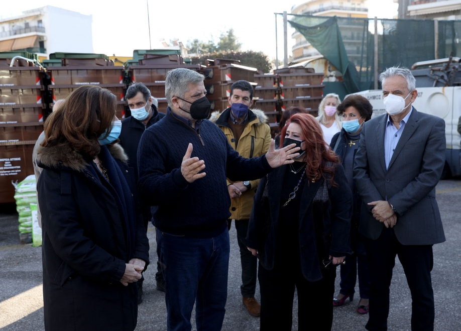 Παράδοση κάδων συλλογής βιοαποβλήτων και καφέ κάδων ειδικής ανακύκλωσης στο Δήμο Ν.Ιωνίας