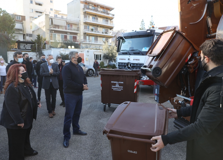 Παράδοση κάδων συλλογής βιοαποβλήτων και καφέ κάδων ειδικής ανακύκλωσης στο Δήμο Ν.Ιωνίας