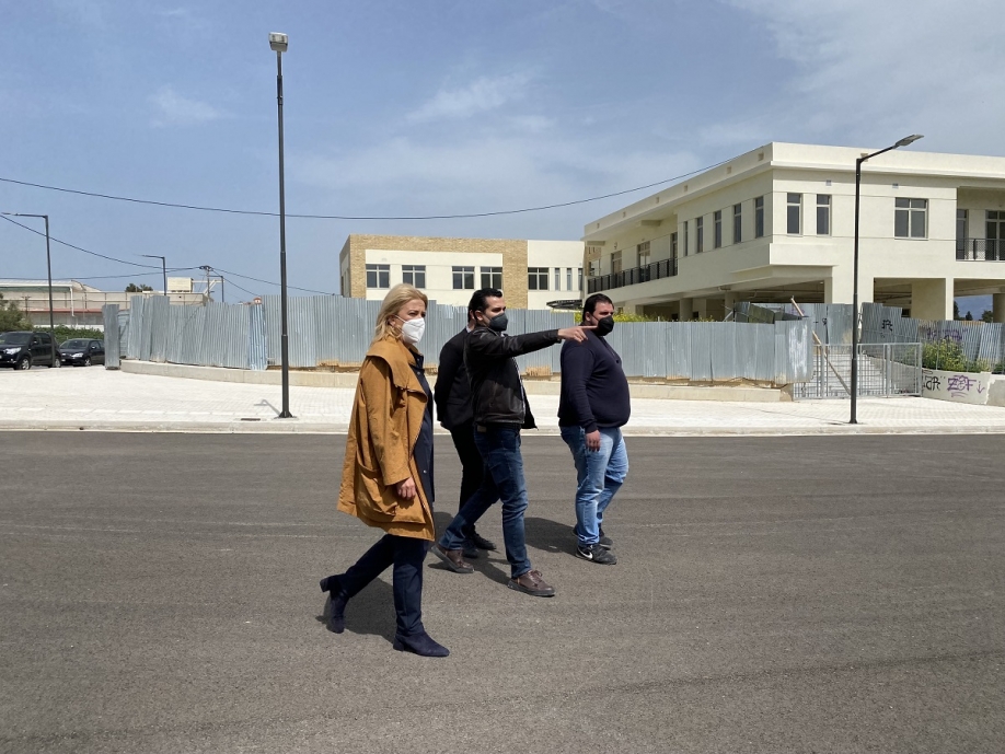 &Eta; &Rho;έ&nu;&alpha; &Delta;&omicron;ύ&rho;&omicron;&upsilon; &sigma;&tau;&omicron; &Delta;ή&mu;&omicron; &Alpha;&gamma;. &Alpha;&nu;&alpha;&rho;&gamma;ύ&rho;&omega;&nu; &ndash; &Kappa;&alpha;&mu;&alpha;&tau;&epsilon;&rho;&omicron;ύ