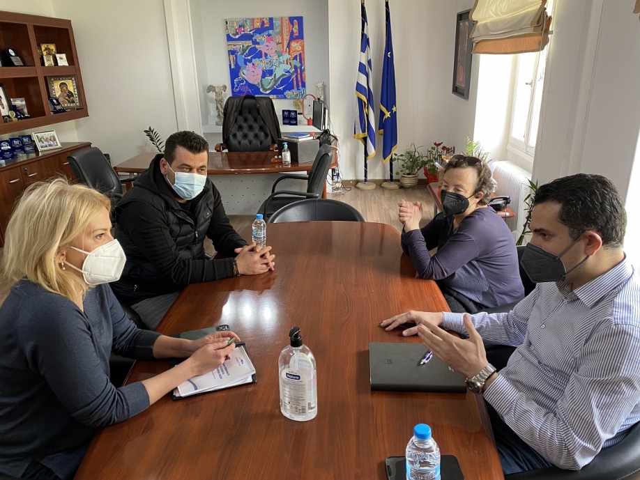 &Eta; &Rho;έ&nu;&alpha; &Delta;&omicron;ύ&rho;&omicron;&upsilon; &sigma;&tau;&omicron; &Delta;ή&mu;&omicron; &Alpha;&gamma;. &Alpha;&nu;&alpha;&rho;&gamma;ύ&rho;&omega;&nu; &ndash; &Kappa;&alpha;&mu;&alpha;&tau;&epsilon;&rho;&omicron;ύ