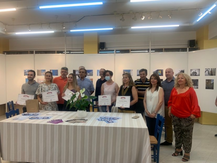 &Iota;&omega;&nu;&iota;&kappa;ό&sigmaf; &Sigma;ύ&nu;&delta;&epsilon;&sigma;&mu;&omicron;&sigmaf; : έ&kappa;&theta;&epsilon;&sigma;&eta; &phi;&omega;&tau;&omicron;&gamma;&rho;&alpha;&phi;ί&alpha;&sigmaf; " &eta; &pi;ό&lambda;&eta; &sigma;&tau;&omicron; &kappa;ά&delta;&rho;&omicron;"