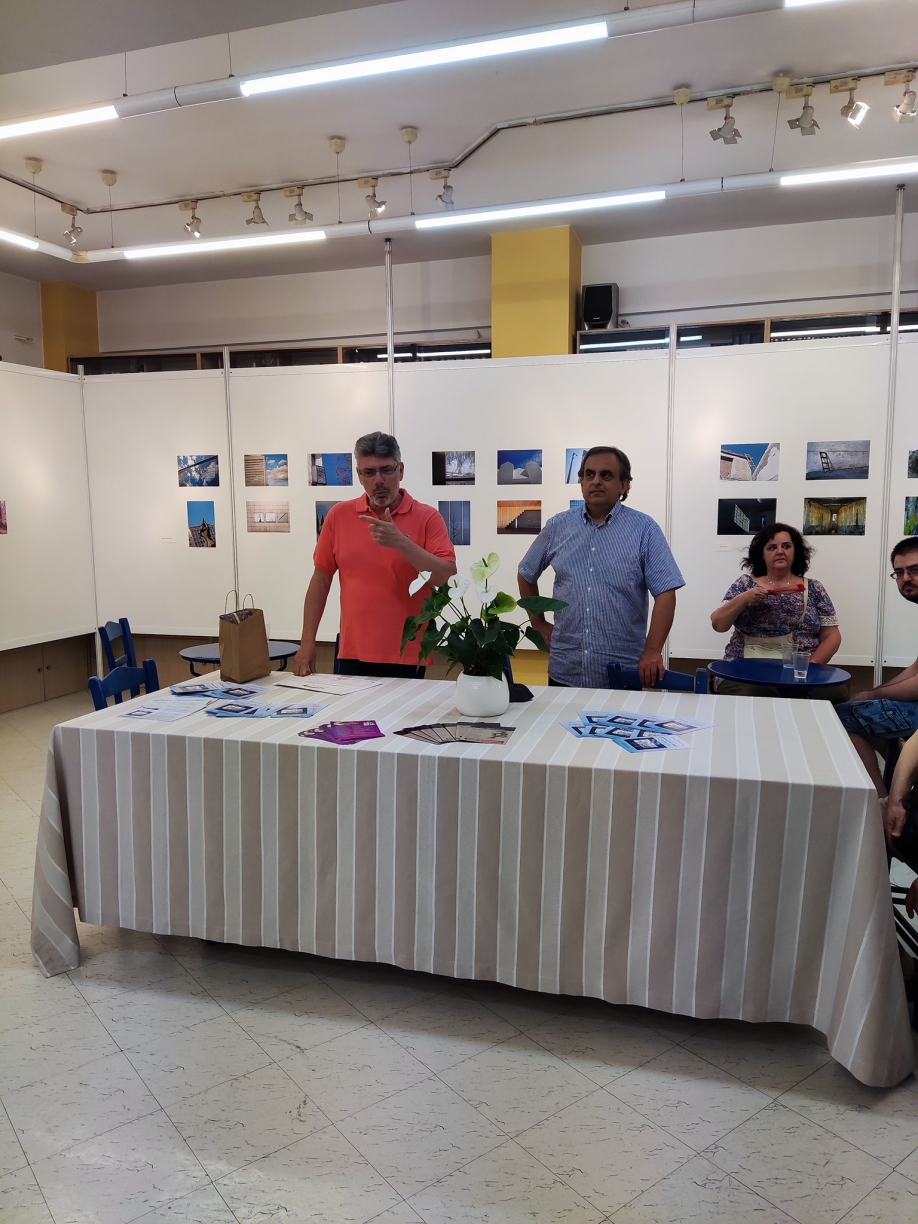 &Iota;&omega;&nu;&iota;&kappa;ό&sigmaf; &Sigma;ύ&nu;&delta;&epsilon;&sigma;&mu;&omicron;&sigmaf; : έ&kappa;&theta;&epsilon;&sigma;&eta; &phi;&omega;&tau;&omicron;&gamma;&rho;&alpha;&phi;ί&alpha;&sigmaf; " &eta; &pi;ό&lambda;&eta; &sigma;&tau;&omicron; &kappa;ά&delta;&rho;&omicron;"