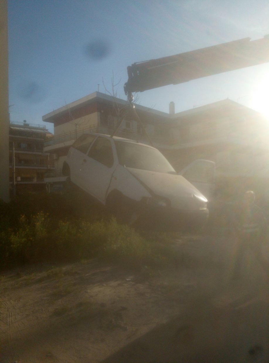 &Sigma;&upsilon;&nu;&epsilon;&chi;ί&zeta;&epsilon;&tau;&alpha;&iota; &eta; &pi;&epsilon;&rho;&iota;&sigma;&upsilon;&lambda;&lambda;&omicron;&gamma;ή &epsilon;&gamma;&kappa;&alpha;&tau;&alpha;&lambda;&epsilon;&lambda;&epsilon;&iota;&mu;&mu;έ&nu;&omega;&nu; &omicron;&chi;&eta;&mu;ά&tau;&omega;&nu; &alpha;&pi;ό &tau;&omicron;&nu; &Delta;ή&mu;&omicron; &Lambda;&upsilon;&kappa;ό&beta;&rho;&upsilon;&sigma;&eta;&sigmaf;- &Pi;&epsilon;ύ&kappa;&eta;&sigmaf;