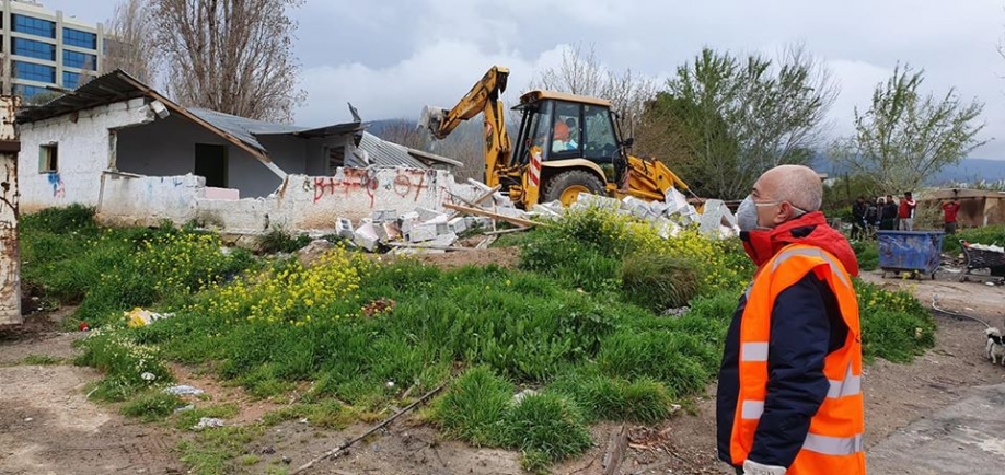 &Chi;&alpha;&lambda;ά&nu;&delta;&rho;&iota;: &laquo;&Kappa;&upsilon;&beta;έ&rho;&nu;&eta;&sigma;&eta; &kappa;&alpha;&iota; &Pi;&epsilon;&rho;&iota;&phi;έ&rho;&epsilon;&iota;&alpha; &nu;&alpha; &alpha;&nu;&alpha;&lambda;ά&beta;&omicron;&upsilon;&nu; &tau;&omicron; &mu;&epsilon;&rho;ί&delta;&iota;&omicron; &tau;&eta;&sigmaf; &epsilon;&upsilon;&theta;ύ&nu;&eta;&sigmaf; &tau;&omicron;&upsilon;&sigmaf; &gamma;&iota;&alpha; &tau;&eta;&nu; ύ&pi;&alpha;&rho;&xi;&eta; &tau;&omicron;&upsilon; &kappa;&alpha;&tau;&alpha;&upsilon;&lambda;&iota;&sigma;&mu;&omicron;ύ &Rho;&omicron;&mu;ά &sigma;&tau;&omicron; &Nu;&omicron;&mu;&iota;&sigma;&mu;&alpha;&tau;&omicron;&kappa;&omicron;&pi;&epsilon;ί&omicron;&raquo;