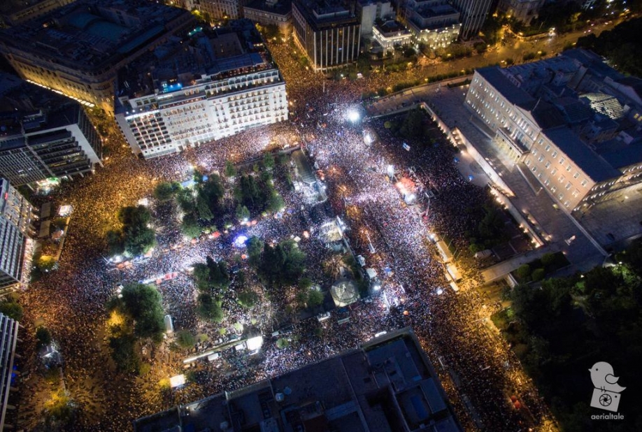 &Delta;&eta;&mu;ή&tau;&rho;&eta;&sigmaf; &Sigma;&tau;&rho;&alpha;&tau;&omicron;ύ&lambda;&eta;&sigmaf;: &Eta; &mu;&epsilon;&tau;&alpha;&tau;&rho;&omicron;&pi;ή &tau;&omicron;&upsilon; &lambda;&alpha;ϊ&kappa;&omicron;ύ &Omicron;&Chi;&Iota; &sigma;&epsilon; &Nu;&Alpha;&Iota; &gamma;έ&nu;&nu;&eta;&sigma;&epsilon; έ&nu;&alpha; &tau;έ&rho;&alpha;&sigmaf; &tau;&eta;&sigmaf; &iota;&sigma;&tau;&omicron;&rho;ί&alpha;&sigmaf;