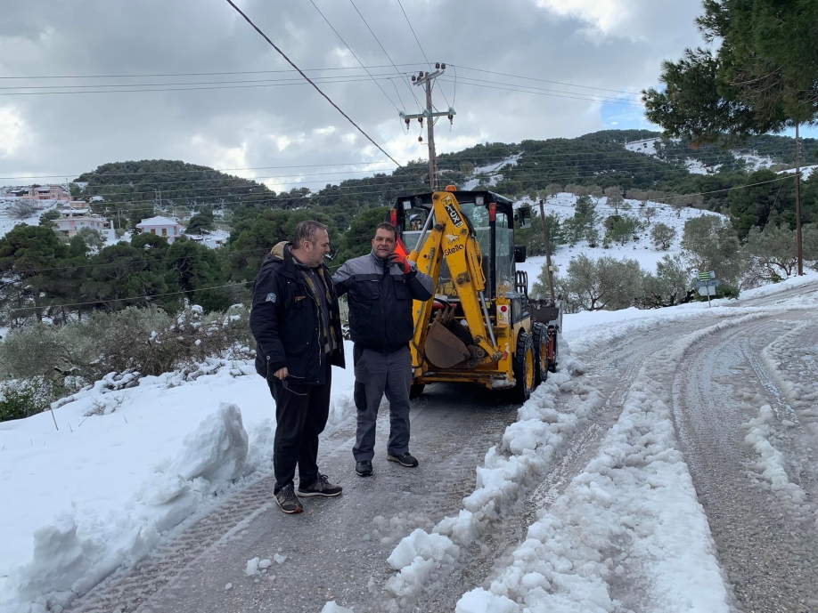 Δήμος Σαρωνικού: Τα συνεργεία του Δήμου στον αγώνα αντιμετώπισης των προβλημάτων της κακοκαιρίας