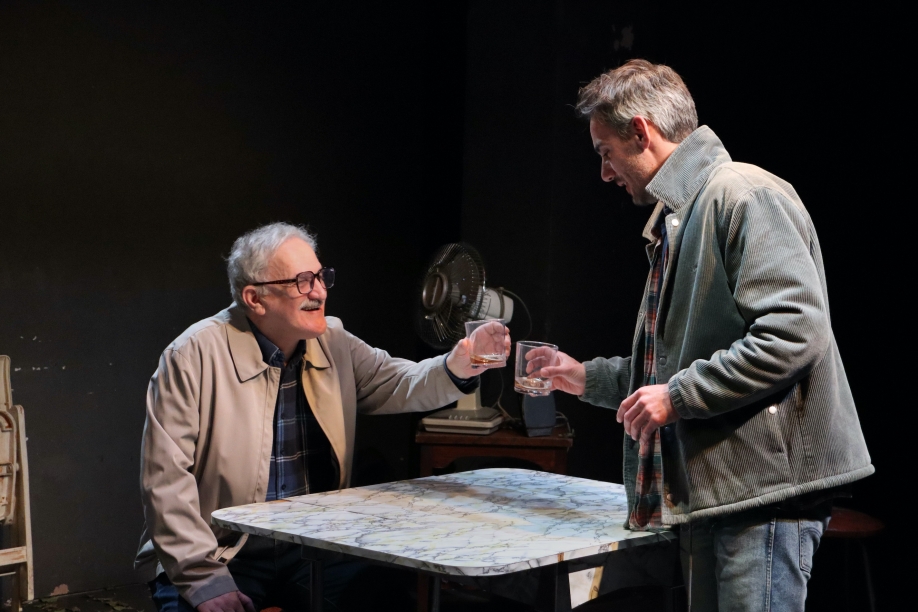 &Eta; &pi;&alpha;&rho;ά&sigma;&tau;&alpha;&sigma;&eta; &ldquo;&Nu;&alpha; &alpha;&kappa;&omicron;ύ&sigmaf; &tau;&omicron; &chi;&iota;ό&nu;&iota; &nu;&alpha; &pi;έ&phi;&tau;&epsilon;&iota;&rdquo; &tau;&omicron;&upsilon; &Rho;έ&iota;&mu;&omicron;&nu;&tau; &Kappa;ά&rho;&beta;&epsilon;&rho; &sigma;&tau;&omicron; Studio &Mu;&alpha;&upsilon;&rho;&omicron;&mu;&iota;&chi;ά&lambda;&eta;