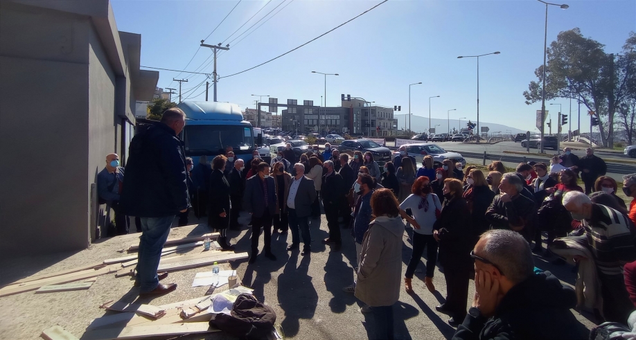 Σε συμβολικό αποκλεισμό της Λ. Κύμης προχώρησαν παρατάξεις και κάτοικοι του Ηρακλείου