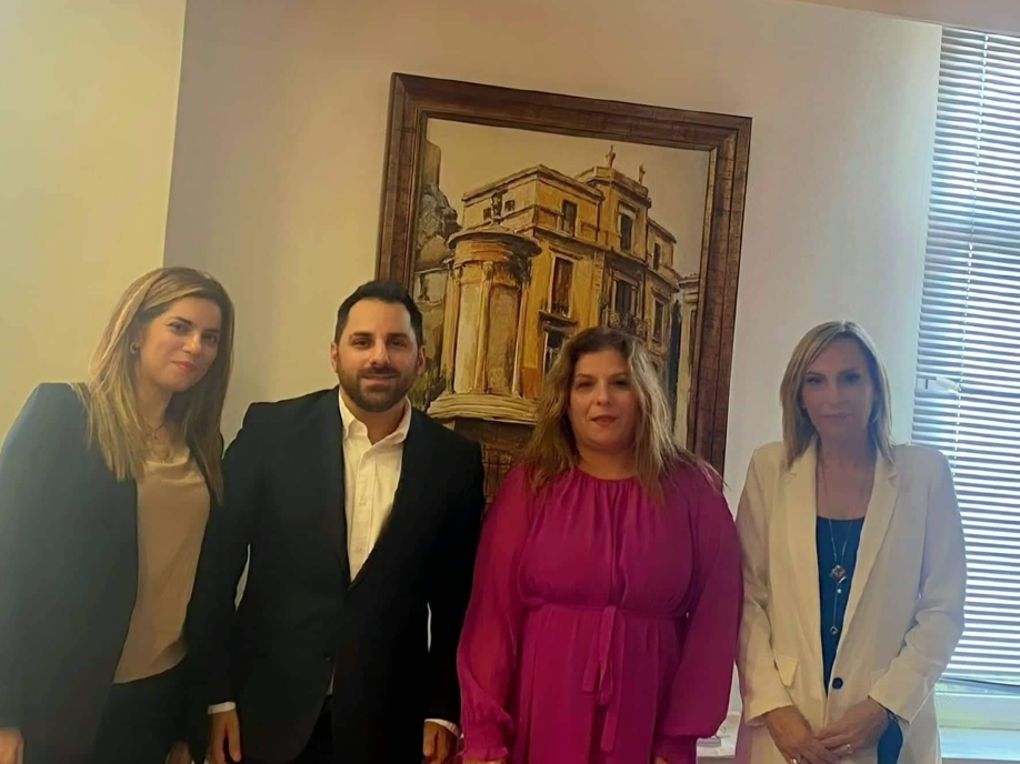 Συνάντηση του Αλέξανδρου Μουστόγιαννη με την Υφυπουργό Εργασίας και Κοινωνικών Υποθέσεων Μαρία Συρεγγέλα