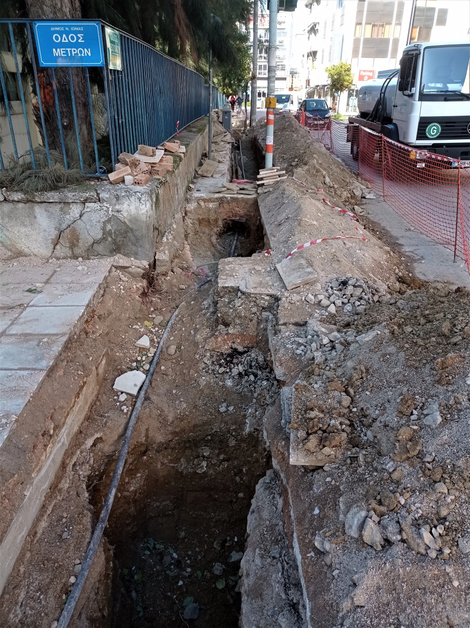 &Phi;έ&rho;&nu;&omicron;&upsilon;&nu; &alpha;&pi;&omicron;&tau;έ&lambda;&epsilon;&sigma;&mu;&alpha; &tau;&alpha; &rho;&epsilon;&pi;&omicron;&rho;&tau;ά&zeta; &tau;&eta;&sigmaf; Έ&kappa;&phi;&rho;&alpha;&sigma;&eta;&sigmaf; - &laquo;&Kappa;ά&tau;&iota; &kappa;&iota;&nu;&epsilon;ί&tau;&alpha;&iota;&raquo; &sigma;&tau;&eta;&nu; &Pi;&alpha;&nu;&alpha;&gamma;&omicron;ύ&lambda;&eta; (&phi;&omega;&tau;&omicron;&gamma;&rho;&alpha;&phi;ί&epsilon;&sigmaf; &kappa;&alpha;&iota; &beta;ί&nu;&tau;&epsilon;&omicron;)