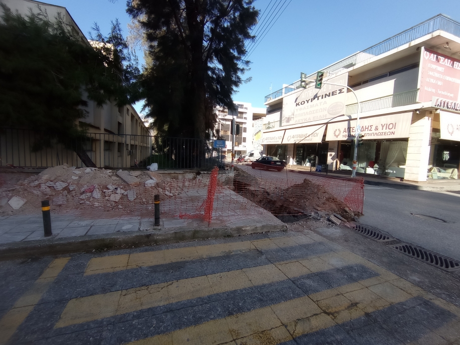 &Phi;έ&rho;&nu;&omicron;&upsilon;&nu; &alpha;&pi;&omicron;&tau;έ&lambda;&epsilon;&sigma;&mu;&alpha; &tau;&alpha; &rho;&epsilon;&pi;&omicron;&rho;&tau;ά&zeta; &tau;&eta;&sigmaf; Έ&kappa;&phi;&rho;&alpha;&sigma;&eta;&sigmaf; - &laquo;&Kappa;ά&tau;&iota; &kappa;&iota;&nu;&epsilon;ί&tau;&alpha;&iota;&raquo; &sigma;&tau;&eta;&nu; &Pi;&alpha;&nu;&alpha;&gamma;&omicron;ύ&lambda;&eta; (&phi;&omega;&tau;&omicron;&gamma;&rho;&alpha;&phi;ί&epsilon;&sigmaf; &kappa;&alpha;&iota; &beta;ί&nu;&tau;&epsilon;&omicron;)